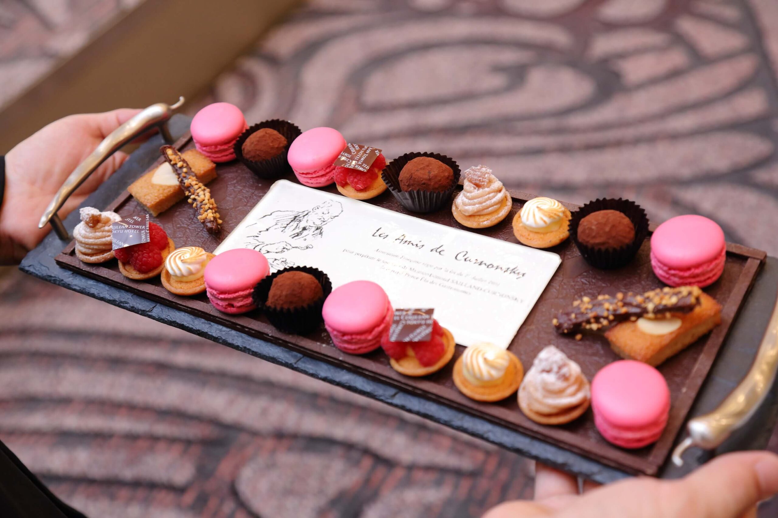 Infusion ou café et Mignardises
ハーブティー又はコーヒーと小菓子